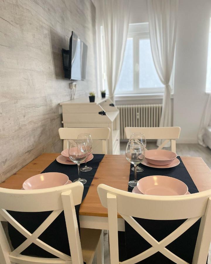 White Apartment Bukares Bagian luar foto