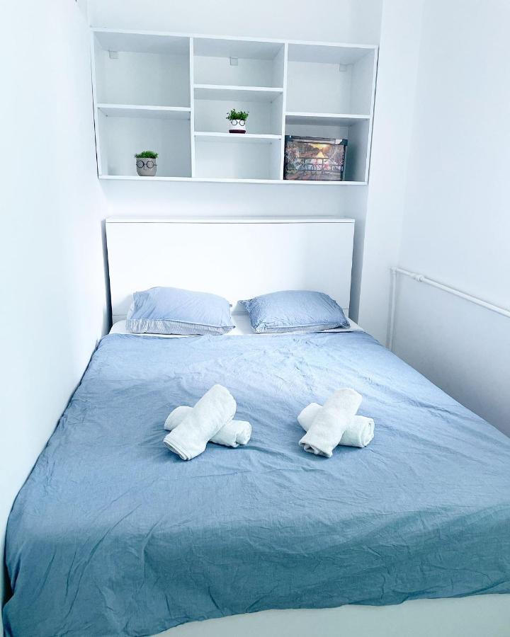 White Apartment Bukares Bagian luar foto