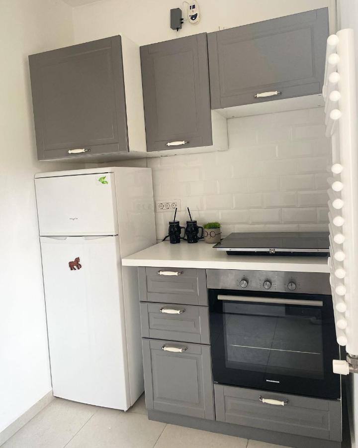 White Apartment Bukares Bagian luar foto