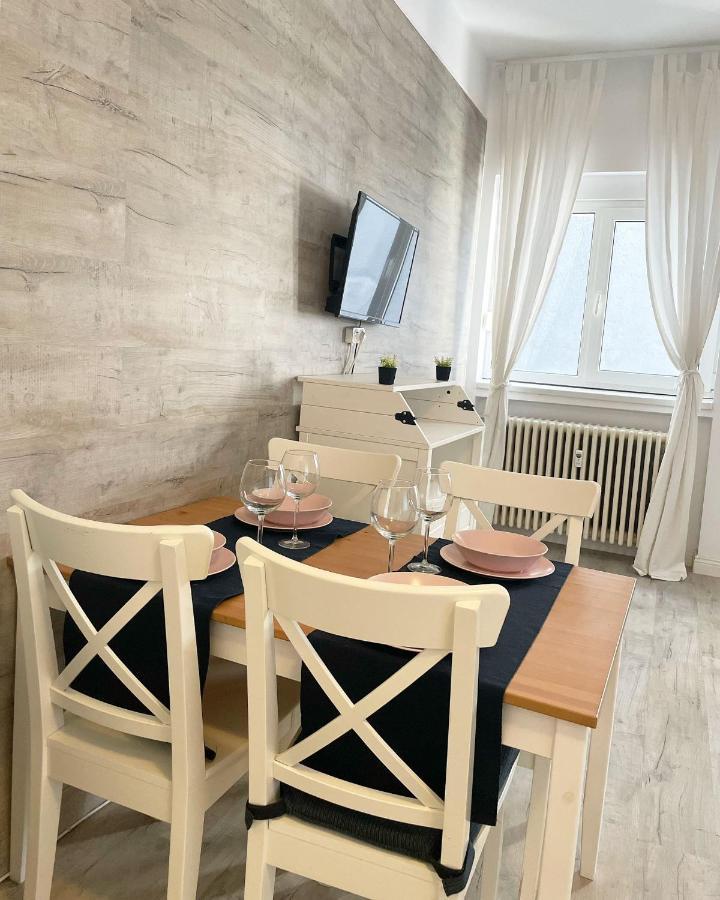 White Apartment Bukares Bagian luar foto